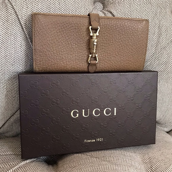 Gucci Handbags - AUTH GUCCI Piston Clasp Jackie O Wallet-Camel 🇮🇹